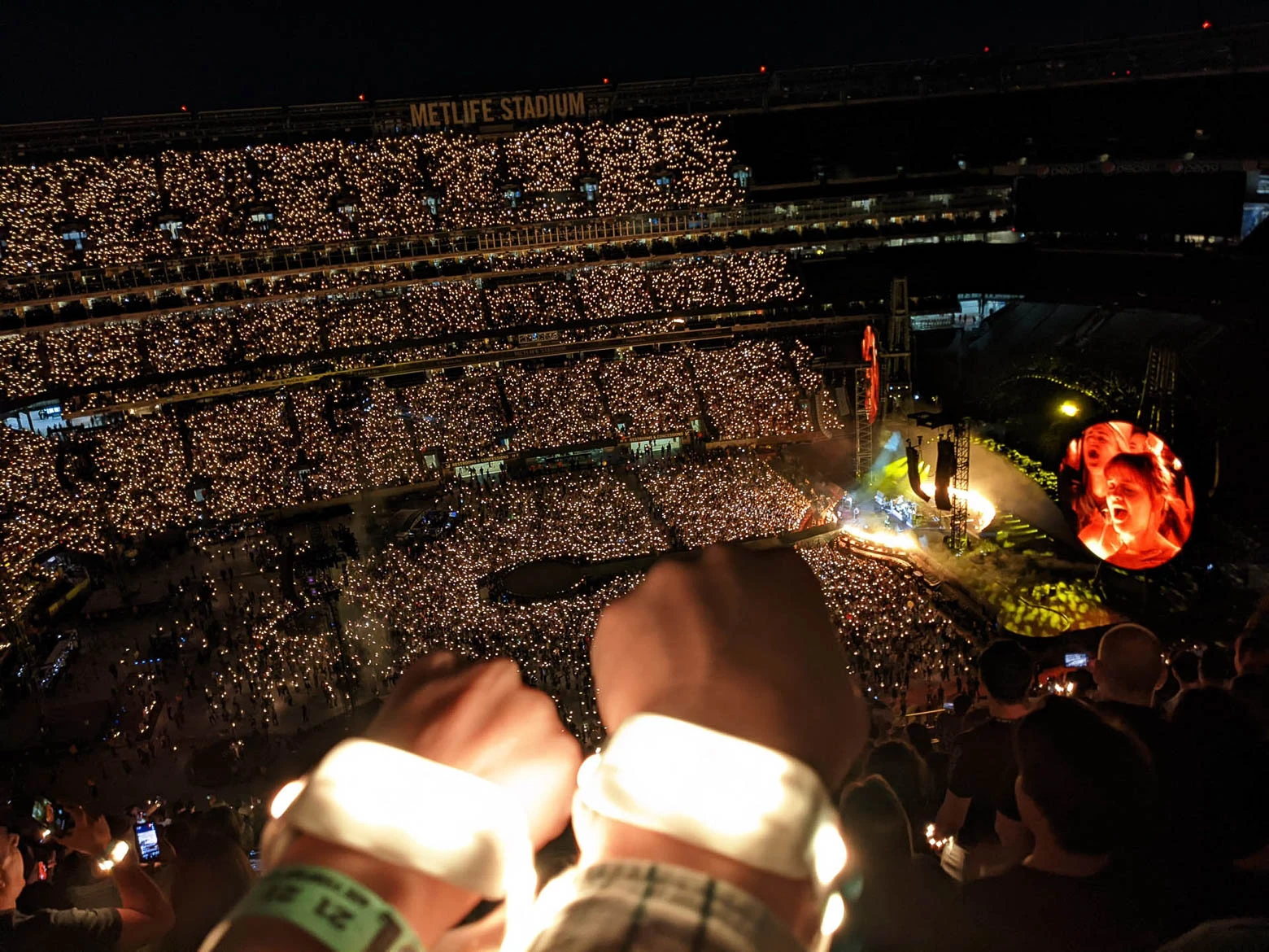 PULSERAS LED EL SHOW ESTÁ EN TU PÚBLICO.