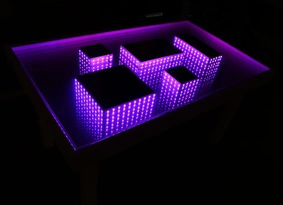 Centro de mesa personalizado fabricados con aclilico marcados en laser y luces led RGB, ideal para resaltar el eventos. - Centros de Mesa Personalizados en Acrílico con Luces LED - scratch perú.
