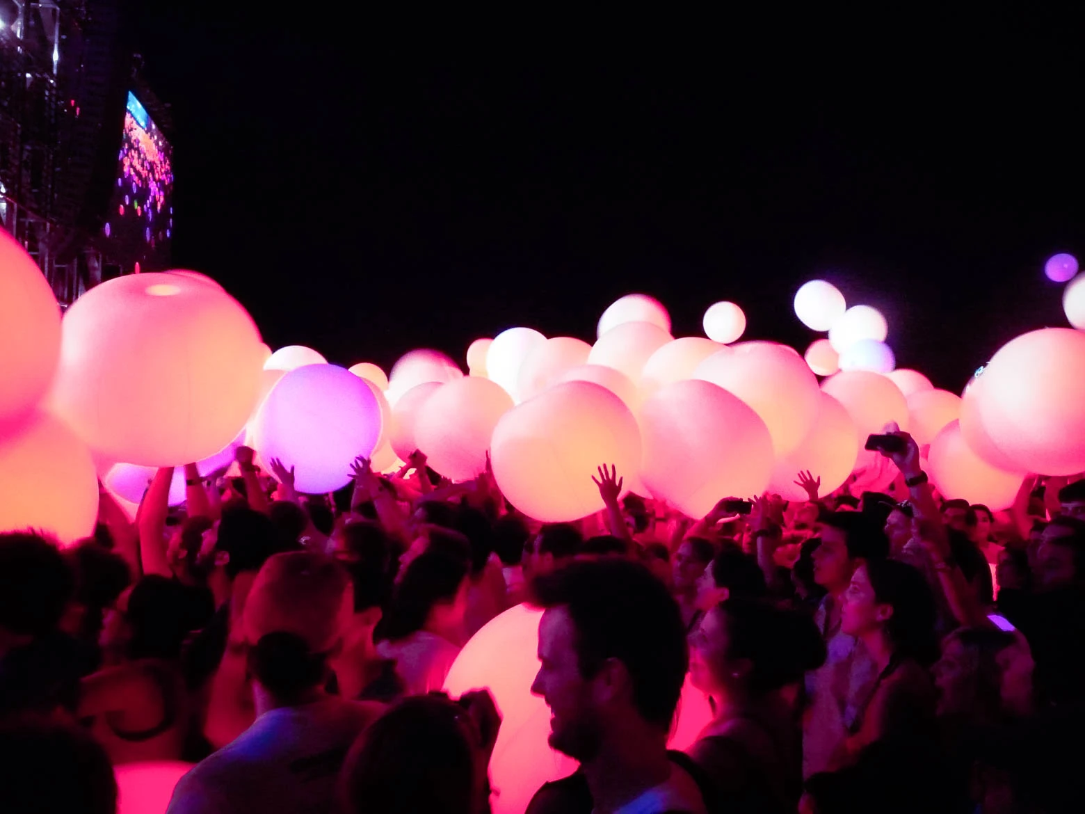 Esferas inflables led para eventos, decoracion de eventos y conciertos - Esferas LED Inflables - scratch perú.