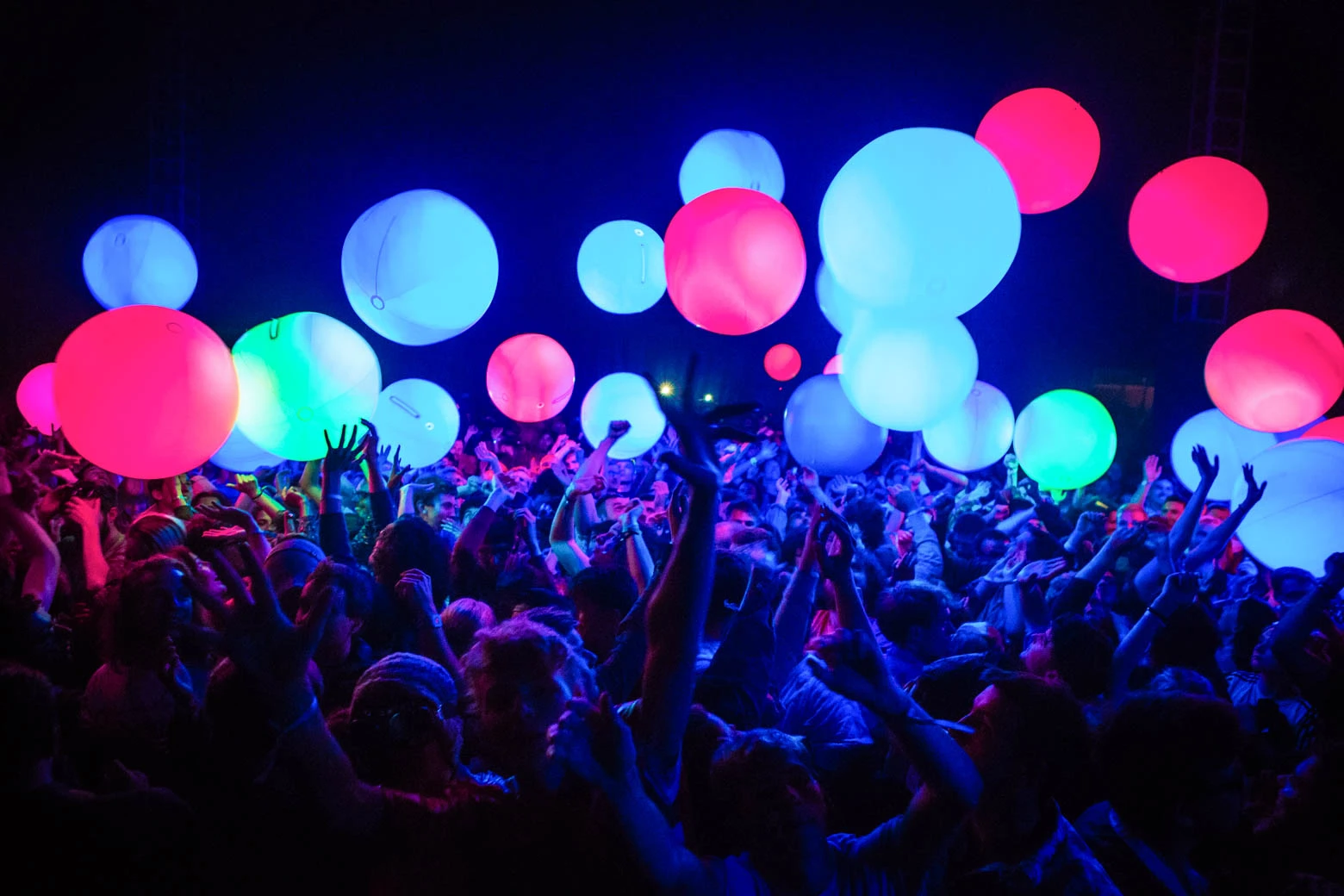 Esferas inflables led para eventos, decoracion de eventos y conciertos - Esferas LED Inflables - scratch perú.