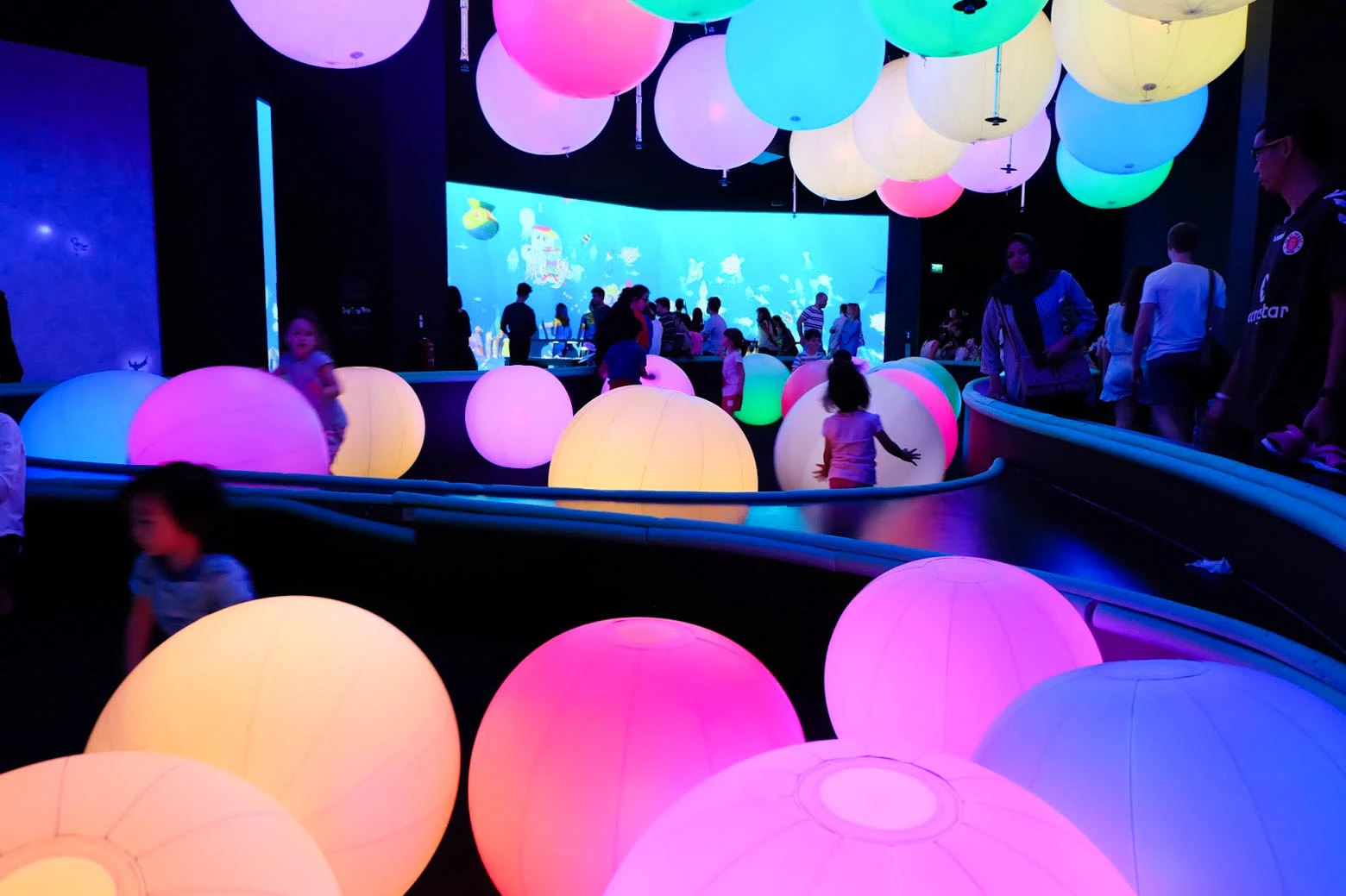Esferas inflables led para eventos, decoracion de eventos y conciertos - Esferas LED Inflables - scratch perú.