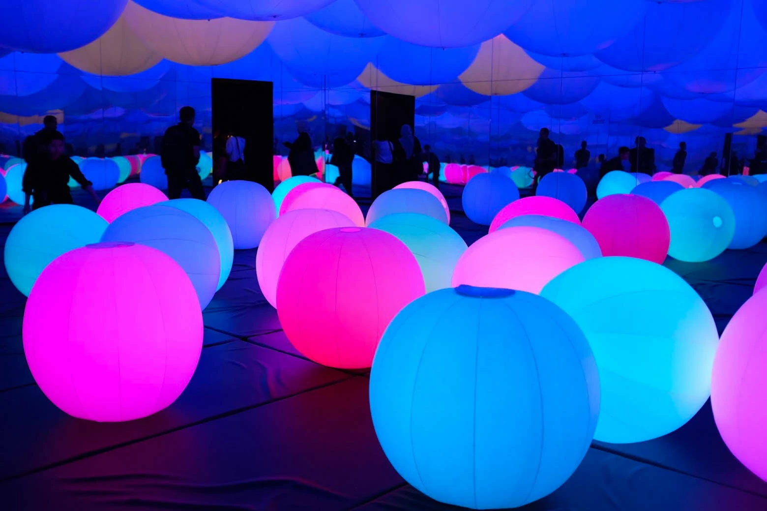 Esferas inflables led para eventos, decoracion de eventos y conciertos - Esferas LED Inflables - scratch perú.
