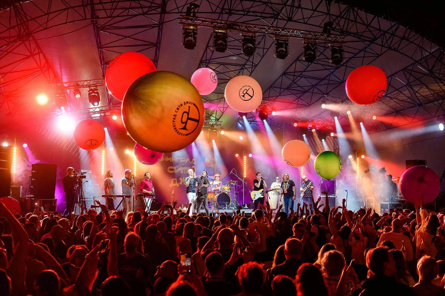 Esferas inflables led para eventos, decoracion de eventos y conciertos - Esferas LED Inflables - scratch perú.