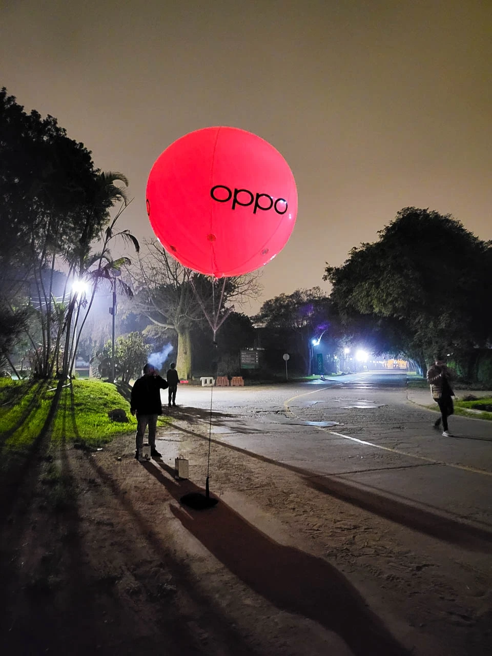 Globo led de color rojo para eventos y fiestas - Globos luminosos de helio - scratch perú.