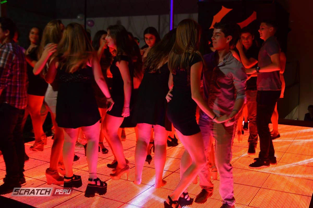 Pista de baile video led para fiestas y eventos - Piso video led P10 - scratch perú.