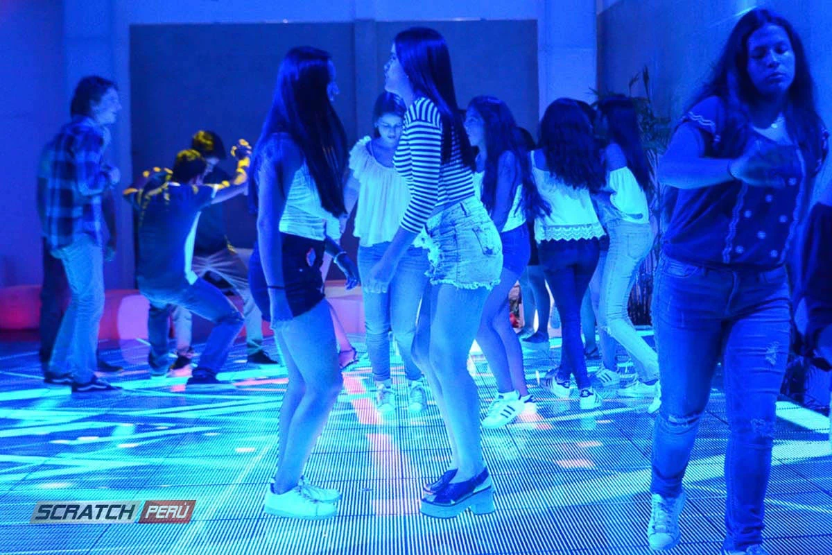 Pista de baile video led para fiestas y eventos - Piso video led P10 - scratch perú.