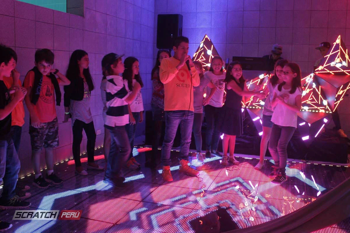 Pista de baile video led para fiestas y eventos - Piso video led P10 - scratch perú.