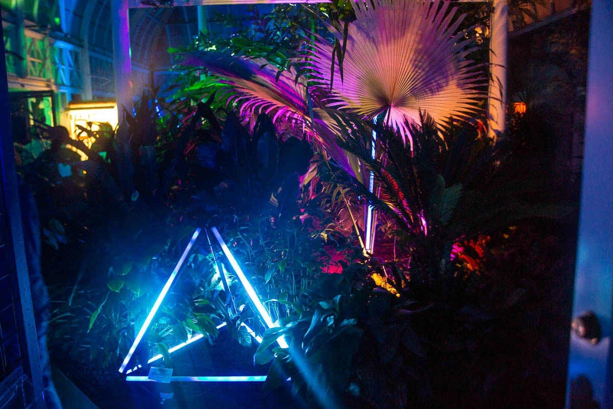 triangulo de tubos neon led, madrix 5 - Tubos neón led - scratch perú.