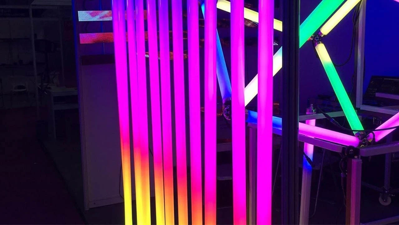 Tubos neon para creat formas y decorar eventos, controlados por computadora con madrix 5 - Tubos neón led - scratch perú.