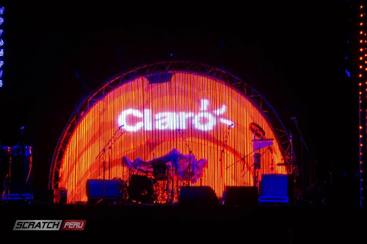 Pantalla led de tubos led para evento de claro en miraflores - Tubos pixel led 360º - scratch perú.