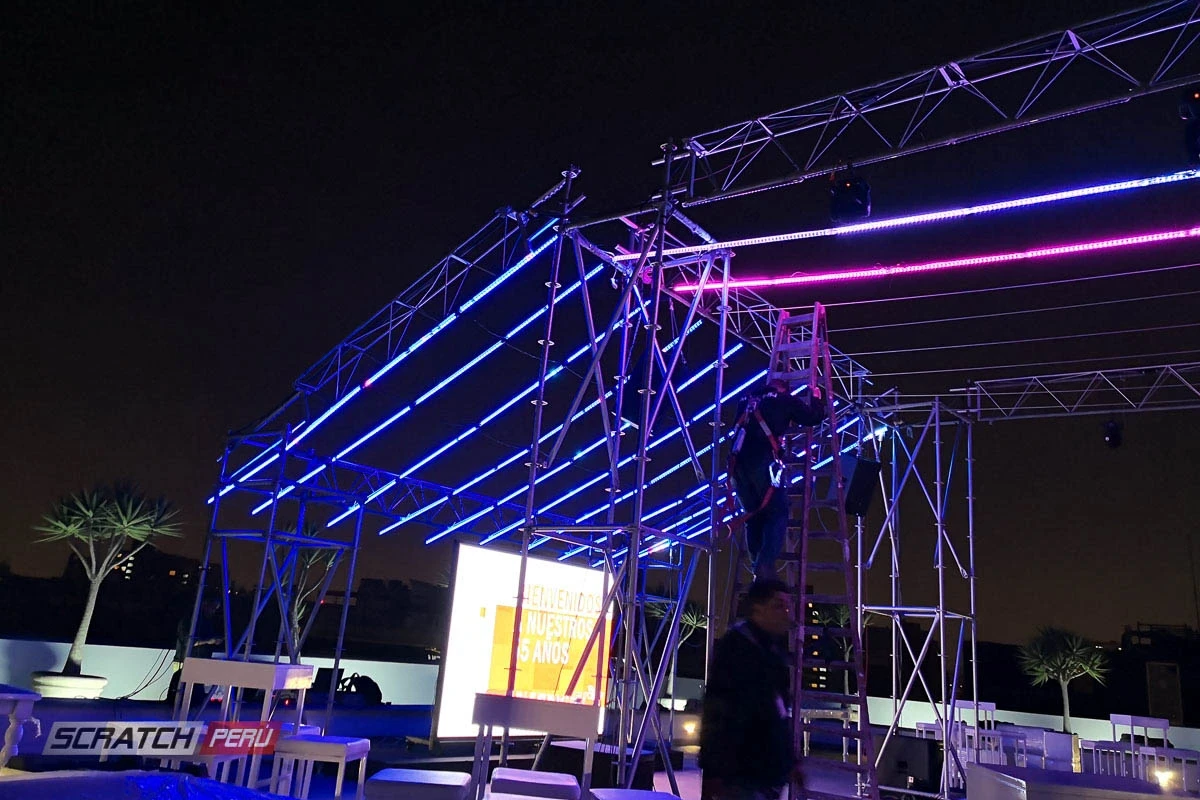 Tubos neon led en el evento de RPP aniversario peru - Tubos pixel led 360º - scratch perú.