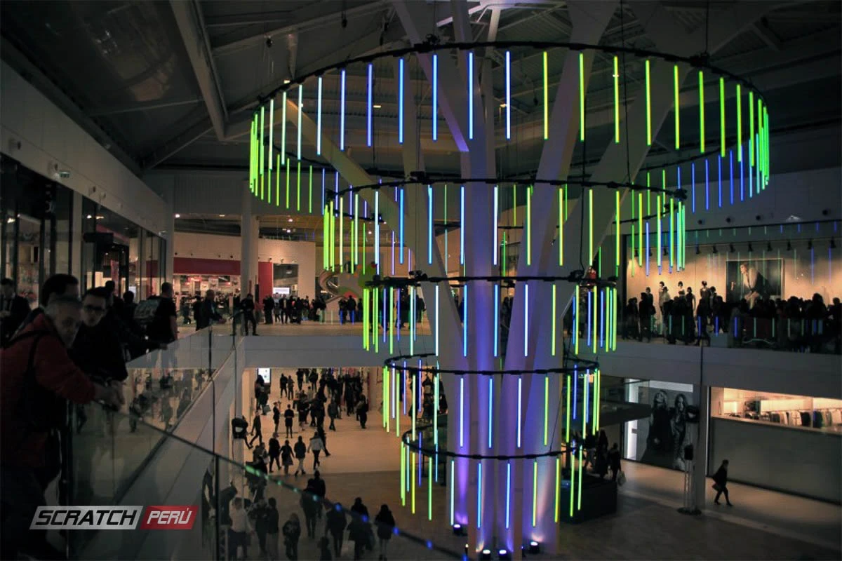 Cono gigante hecho con tubos led - Tubos pixel led 360º - scratch perú.