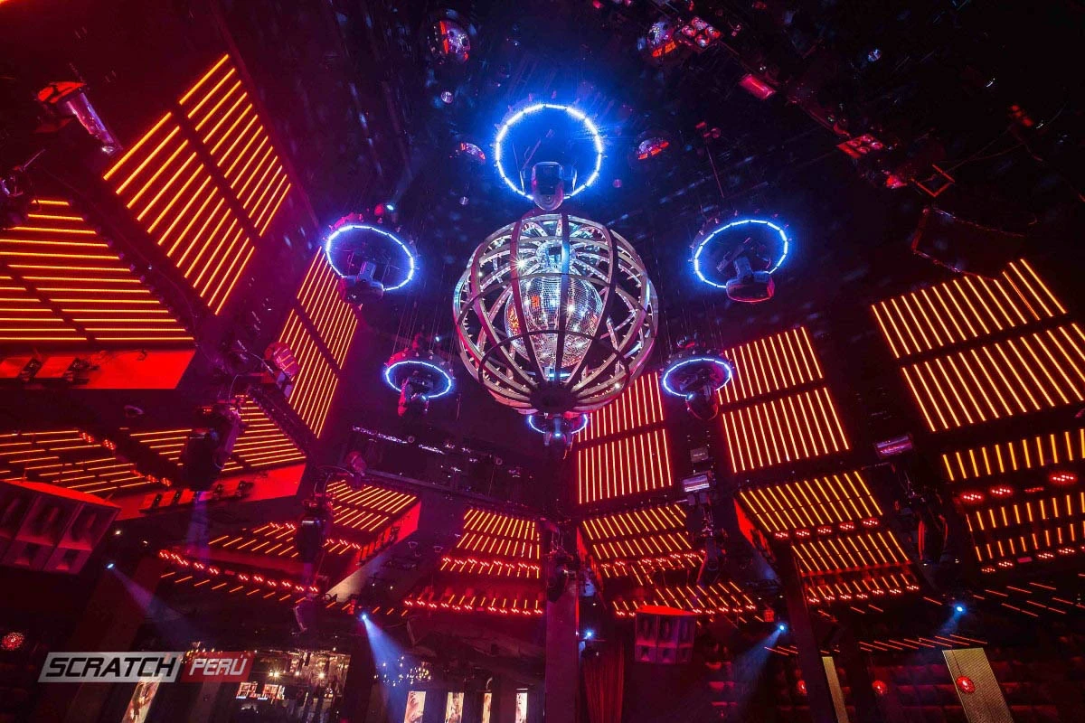 lampara gigante para discoteca - Tubos pixel led 360º - scratch perú.