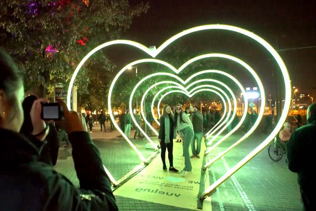 Túnel corazon led El túnel led corazon es ideal para se aplicado en los ingresos de los eventos personalizados con colores de la marca