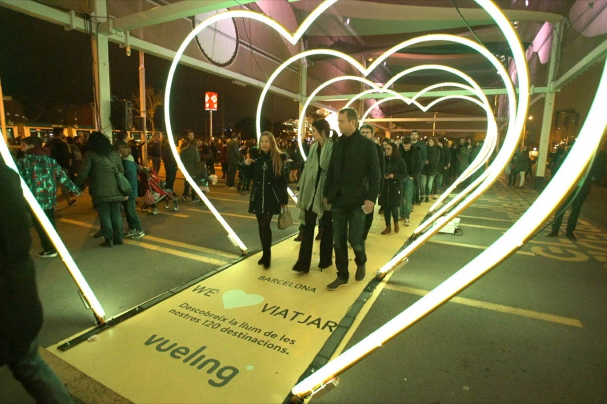 tunel corazon led para pasaje en europa - Túnel corazon led - scratch perú.