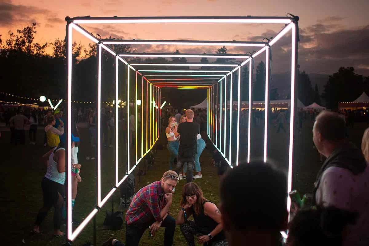 Tunel cuadrado pixel led para eventos y ferias