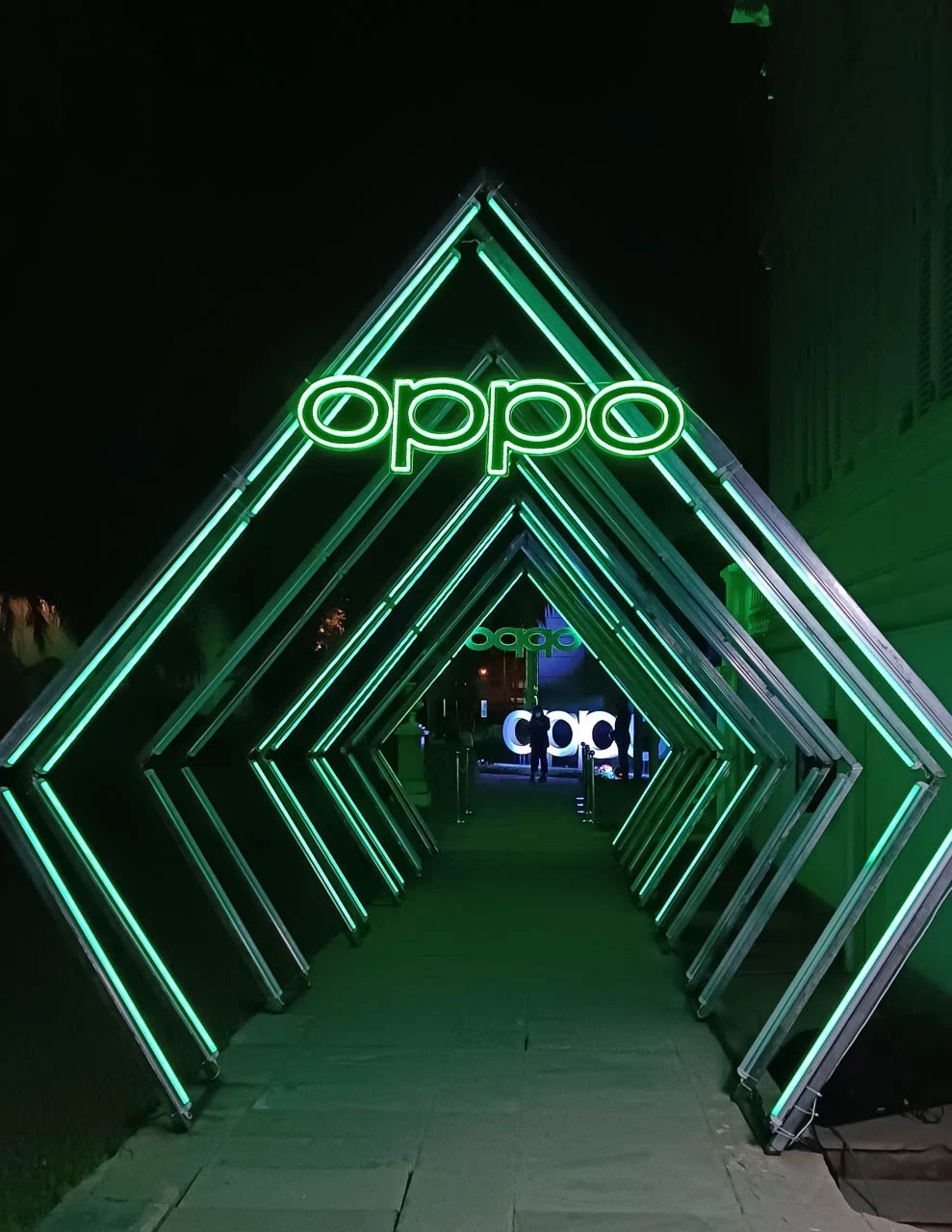 Túnel diamante de led RGB usado en el evento de oppo en peru, marca de celulares de gama - Túnel diamante led - scratch perú.