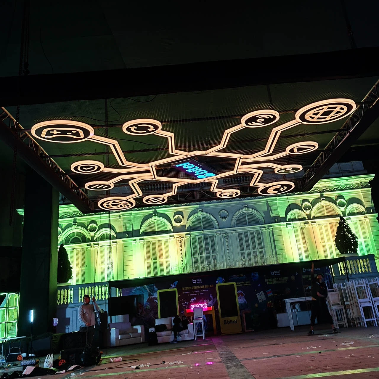 diseño de circuito neon led hecho en acrilico - Bienvenidos al Futuro Bitel - scratch perú.
