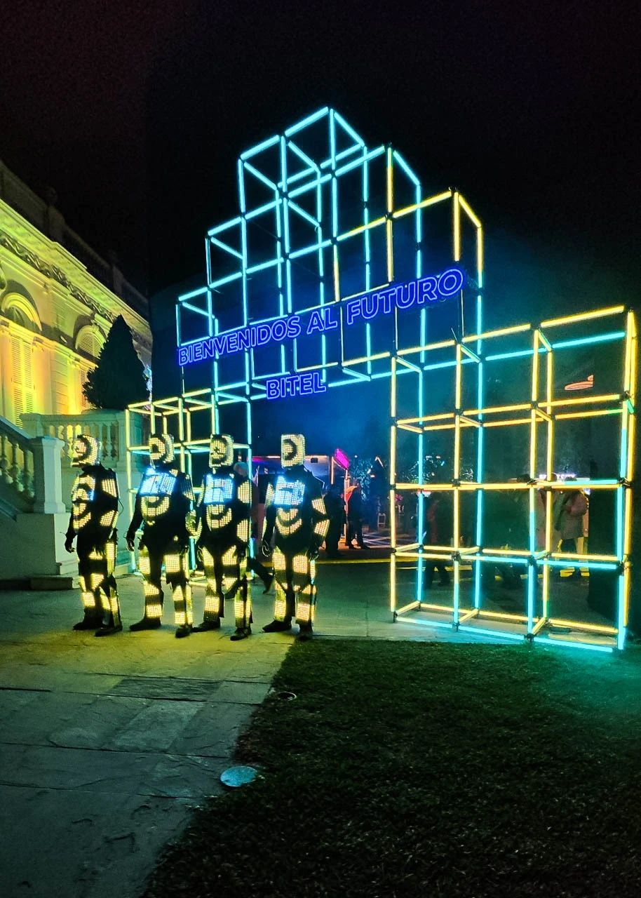 Arco neon led Madrix para eventos modernos