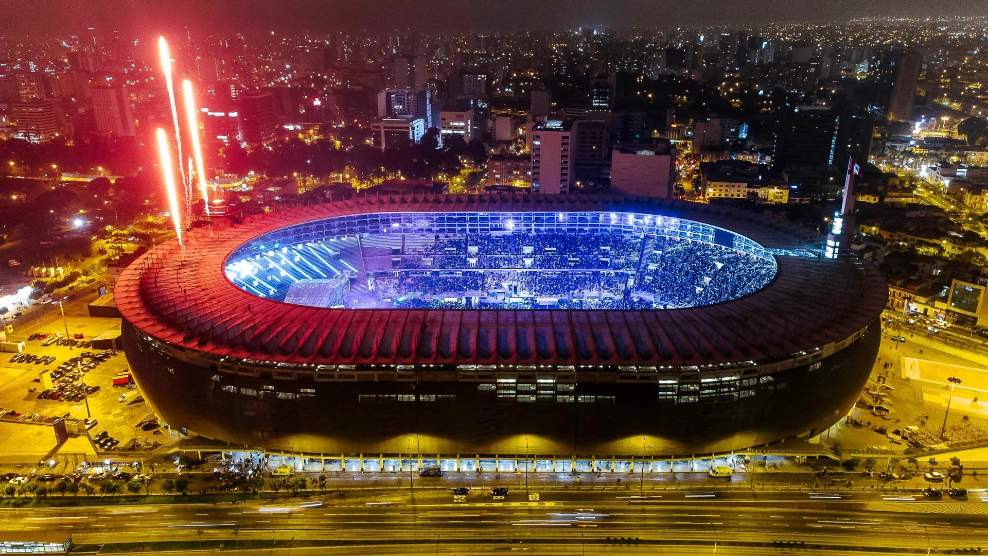 Estadio nacional ubicado en el centro de lima paru, foto desde dron - Gian Marco 30 Aniversario - scratch perú.