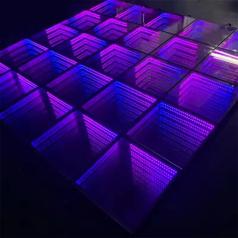 Detalle macro de la pista LED 3D Infinity Mirror en tono púrpura Vista de cerca de los módulos de la pista de baile LED 3D Infinity Mirror en tono púrpura, resaltando el efecto de profundidad del espejo infinito.